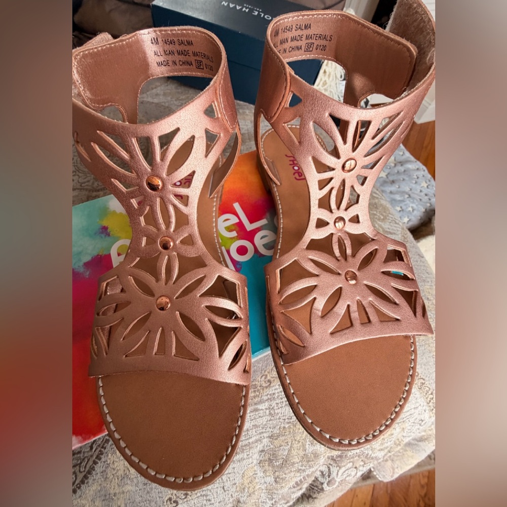 Kids Rose Gold sandals size 4 perfect condition